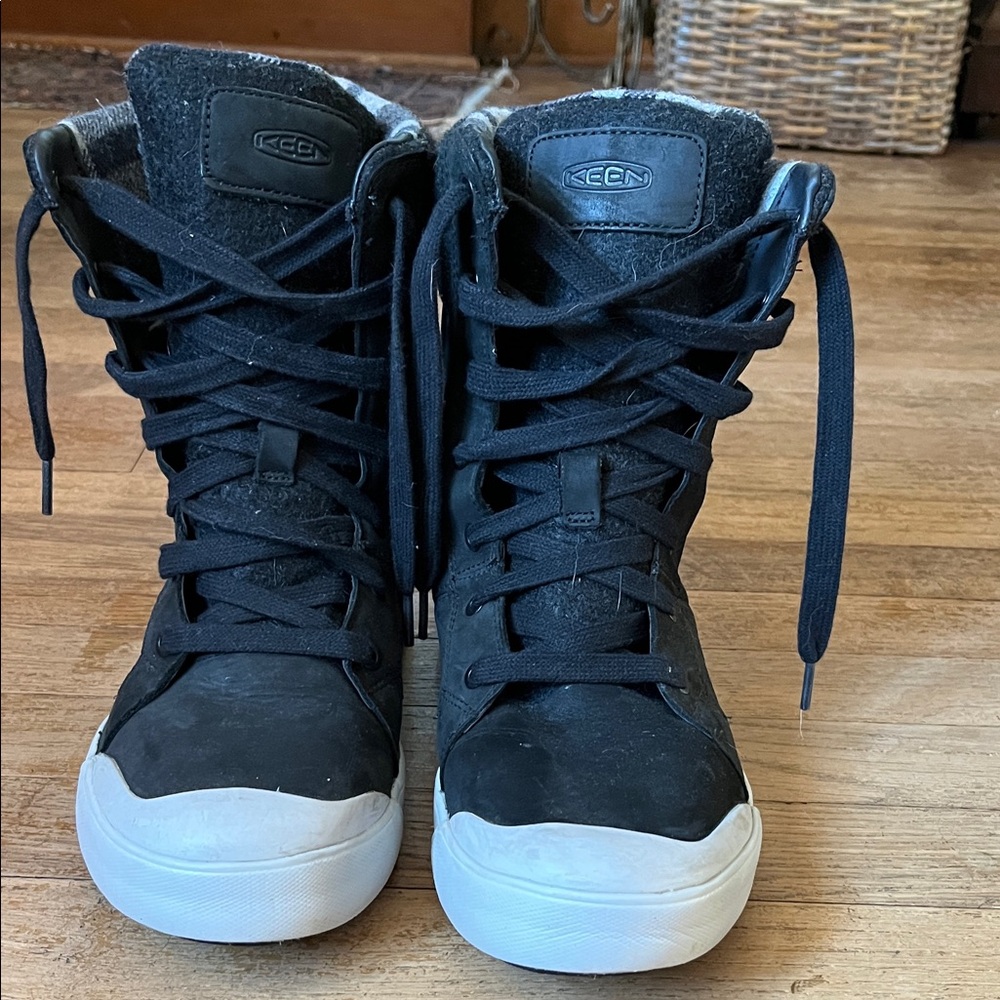 KEEN Black High-Top Insulated boots with White Soles and plaid cuff-W 10.